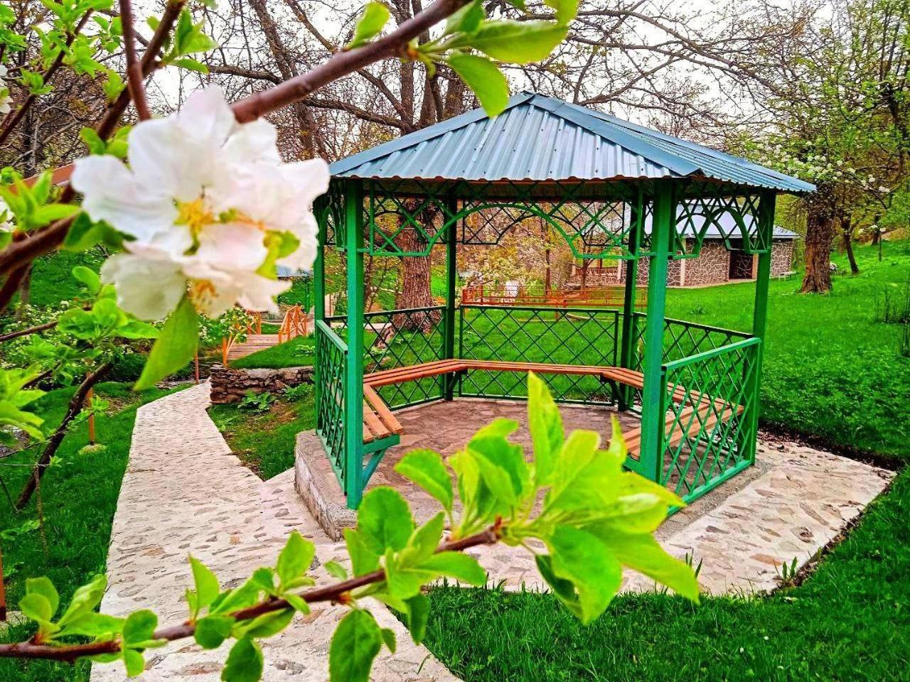 Hayat Guesthouse Nuratau Mountain Yukary-Ukhum 外观 照片