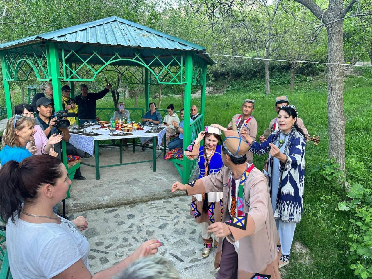 Hayat Guesthouse Nuratau Mountain Yukary-Ukhum 外观 照片
