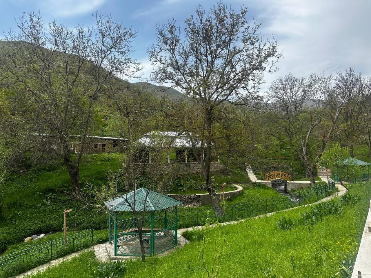 Hayat Guesthouse Nuratau Mountain Yukary-Ukhum 外观 照片